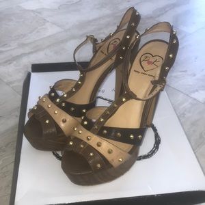 Neutral platform heel